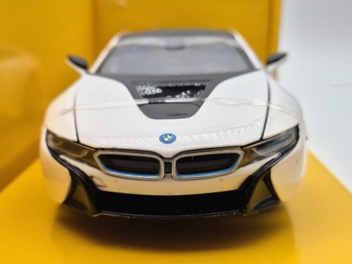 BMW i8 (2015) - biela - Rastar - 1:24