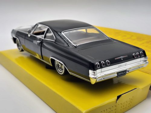 Chevrolet Impala SS 396 coupe low rider (1965) -  Welly - 1:24