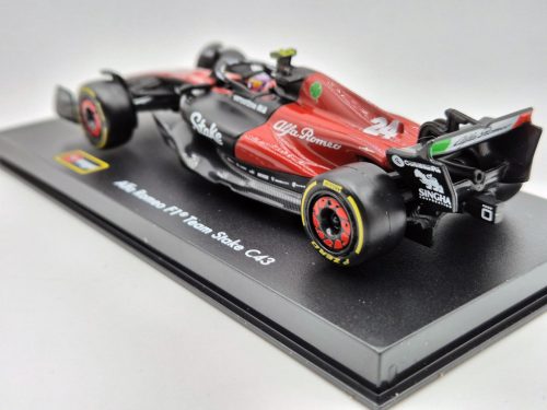 Alfa Romeo C43 Team Stake F1 #24 (2023) - Guanyu Zhou - s postavičkou pilota -  Bburago - 1:43