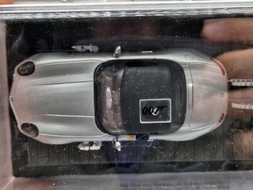 BMW Z8 - James Bond - The World is not Enough - Svet nestačí -  Edicola - 1:43