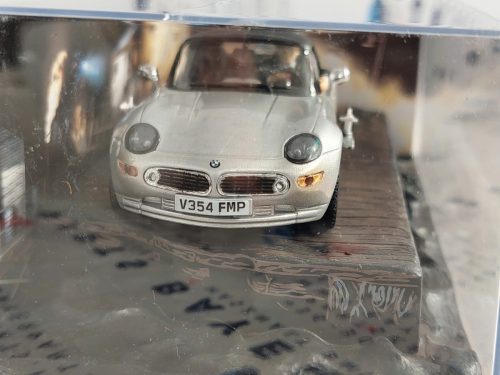 BMW Z8 - James Bond - The World is not Enough - Svet nestačí -  Edicola - 1:43
