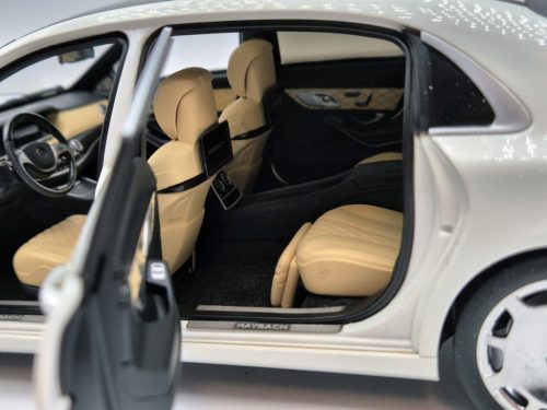 Mercedes - Benz Maybach S-Class S600 SWB - 2015 - AUTOart - 1:18