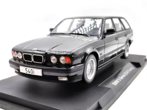 BMW E34 540i Touring -  MCG - 1:18 1/18 model auta