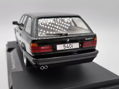 BMW E34 540i Touring -  MCG - 1:18 1/18 model auta