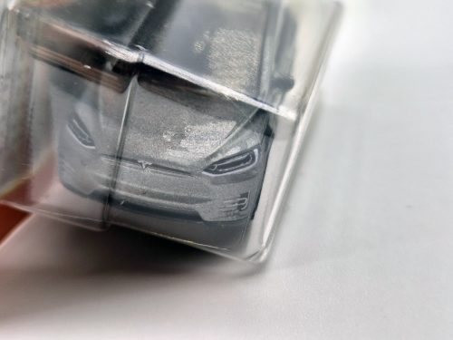 Tesla Model X - 90/100 - blistery