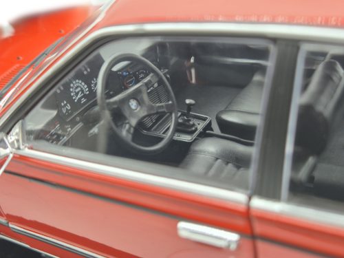 BMW E24 635 CSi coupe (1984) 1:18 1/18 Solido model auta