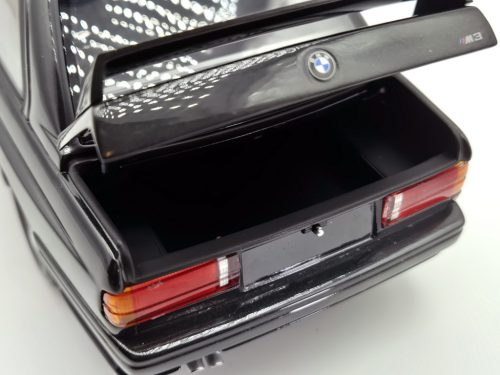 BMW E30 M3 - Minichamps - 1:18  - použitá