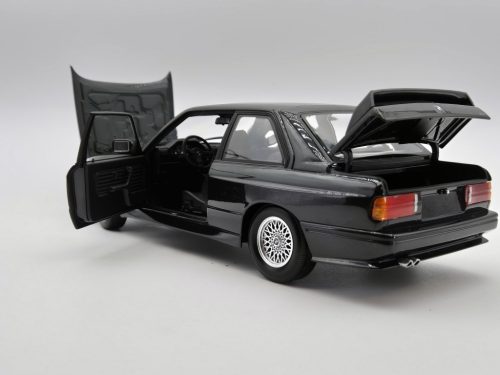 BMW E30 M3 - Minichamps - 1:18  - použitá