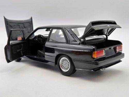 BMW E30 M3 - Minichamps - 1:18  - použitá