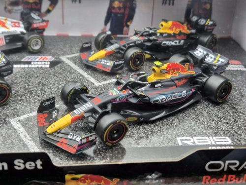 Red Bull set F1 modelov áut - 2023 RB19 Max Verstappen - 2023 RB19 Sergio Perez (Miami) - 2022 RB18 Max Verstappen - 2021 RB16B Max Verstappen (Turkish GP) -  Bburago -1:43
