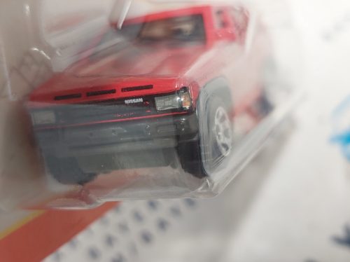 Nissan Pathfinder (1985) - 54/100 - blistery -  Matchbox - 1:64