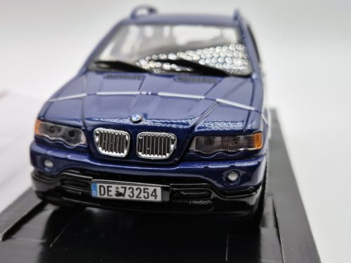 BMW X5 E53 -  Motor Max - 1:24