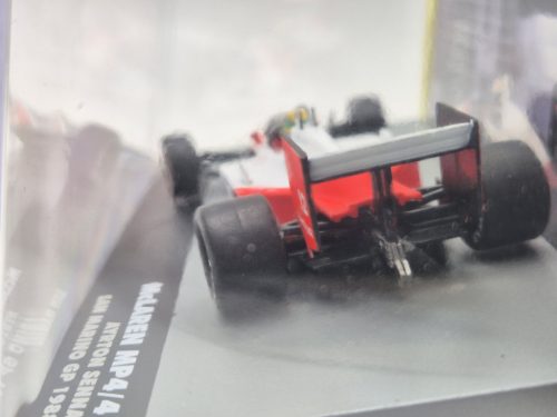 McLaren MP4/4 F1 #12 (1988) - San Marino GP - Ayrton Senna - s postavičkou pilota -  Edicola - 1:43