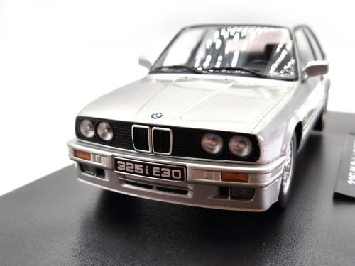 BMW E30 325i M paket 2 (1988) - strieborná -  KK Scale - 1:18