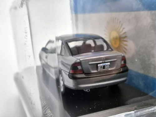 Opel / Chevrolet Vectra CD 2.0 -  Edicola - 1:43