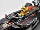 Red Bull RB20 F1 #11 (2024) - Sergio Perez - s postavičkou pilota -  Bburago - 1:43