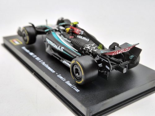 Mercedes GP W15 EQ Performance F1 #44 (2024) - Lewis Hamilton - s postavičkou pilota -  Bburago - 1:43