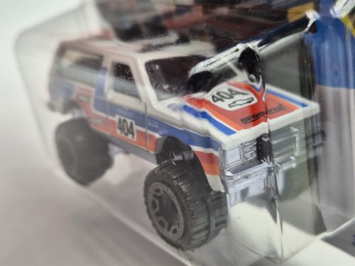 Hot Wheels Chevy Blazer 4x4- HW Dirt  3/10 - 81/250 -  Hot Wheels - 1:64