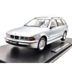 BMW E39 Touring (1998) - strieborná -  Triple9 - 1:18