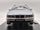 BMW E39 Touring (1998) - strieborná -  Triple9 - 1:18