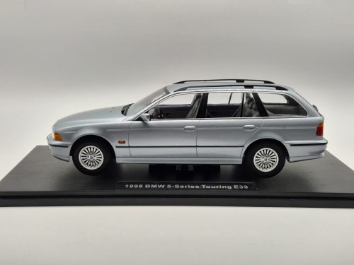 BMW E39 Touring (1998) - strieborná -  Triple9 - 1:18