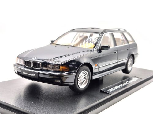 BMW E39 Touring (1998) - zelená -  Triple9 - 1:18