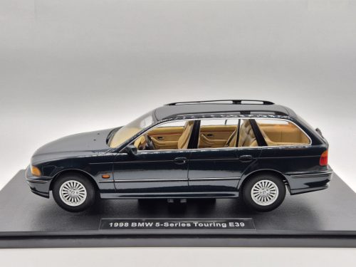 BMW E39 Touring (1998) - zelená -  Triple9 - 1:18