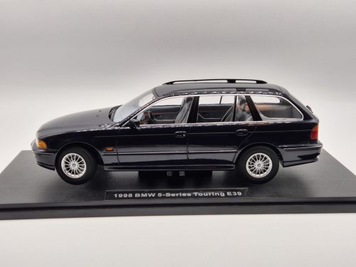 BMW E39 Touring (1998) - modrá -  Triple9 - 1:18