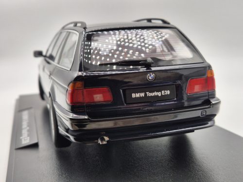 BMW E39 Touring (1998) - modrá -  Triple9 - 1:18