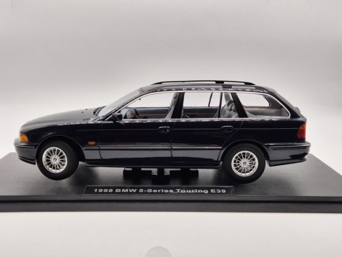 BMW E39 Touring (1998) - modrá -  Triple9 - 1:18