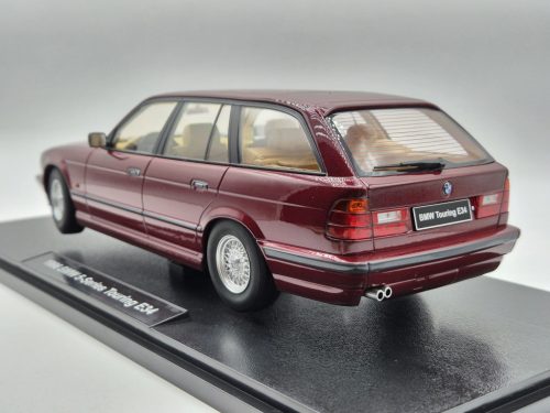 BMW E34 Touring (1996) - bordová -  Triple9 - 1:18