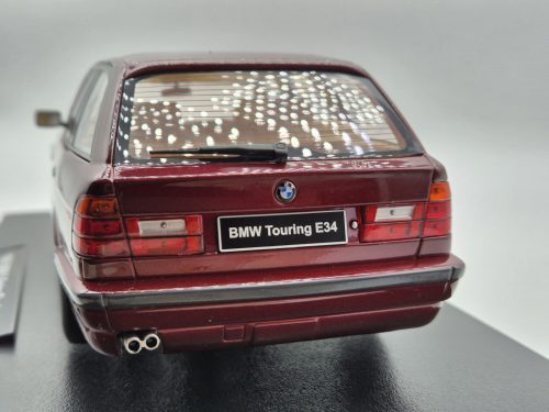 BMW E34 Touring (1996) - bordová -  Triple9 - 1:18