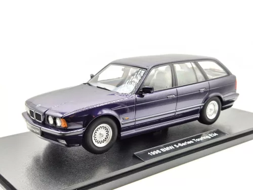 BMW E34 Touring (1996) - fialové -  Triple9 - 1:18