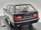 BMW E34 Touring (1996) - fialové -  Triple9 - 1:18