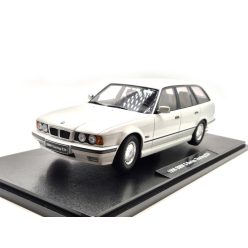 BMW E34 Touring (1996) - biela -  Triple9 - 1:18