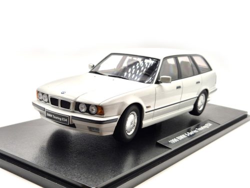 BMW E34 Touring (1996) - biela -  Triple9 - 1:18
