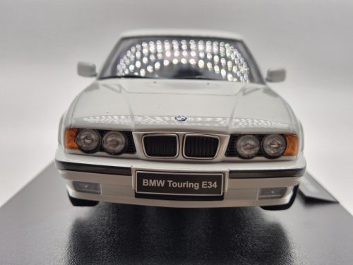 BMW E34 Touring (1996) - biela -  Triple9 - 1:18