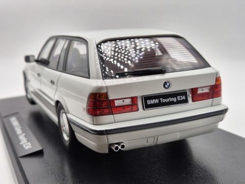 BMW E34 Touring (1996) - biela -  Triple9 - 1:18