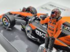 McLaren MCL38 F1 #81 (2024) - Oscar Piastri - s postavičkou pilota -  Bburago - 1:24