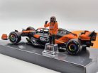 McLaren MCL38 F1 #81 (2024) - Oscar Piastri - s postavičkou pilota -  Bburago - 1:24