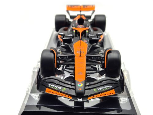 McLaren MCL38 F1 #81 (2024) - Oscar Piastri - s postavičkou pilota -  Bburago - 1:24