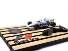 Toleman Hart TG184 F1 #19 (1984) - Ayrton Senna - s dekoračnou tabuľkou - dekoratívny predmet -  Edicola - 1:24