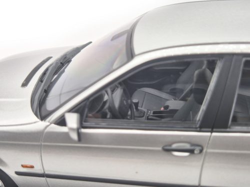 BMW E46 sedan (1999) - striebro -  KK-Scale - 1:18