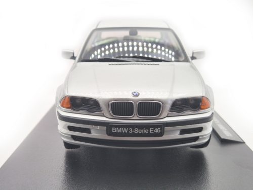 BMW E46 sedan (1999) - striebro -  KK-Scale - 1:18