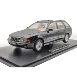   BMW E39 Touring (1998) – čierny – Triple9 – model 1:18