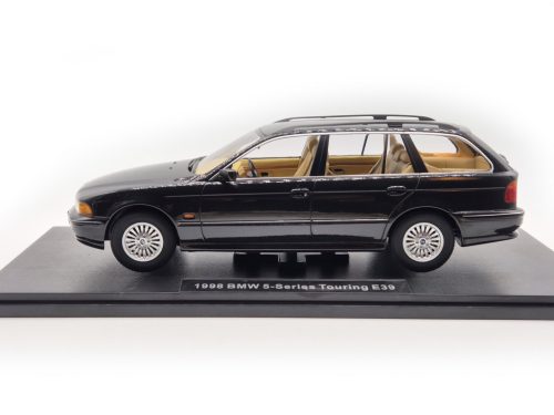 BMW E39 Touring (1998) – čierny – Triple9 – model 1:18