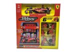 Ferrari Pit Stop - boxová dioráma - SF-24 F1 #55 (2024) - Carlos Sainz - s mechanikmi - Bburago - 1:43
