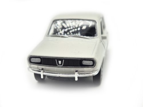 Dacia 1300 - biela - Welly - 1:34 model autíčka