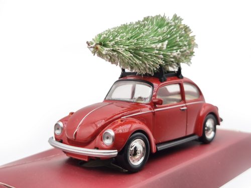 Volkswagen VW Beetle (Chrobák) – s vianočným stromčekom – v darčekovej krabici – Norev – 1:43