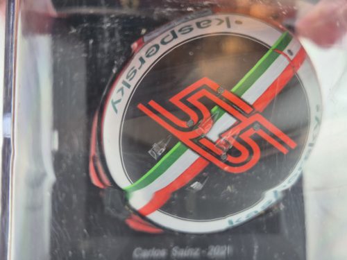 Prilba – Carlos Sainz (2021) – Edicola – 1:5